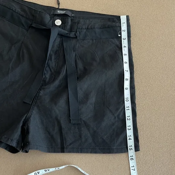 🆕 HUDSON Women's Black Paper Bag Shorts - Size 27