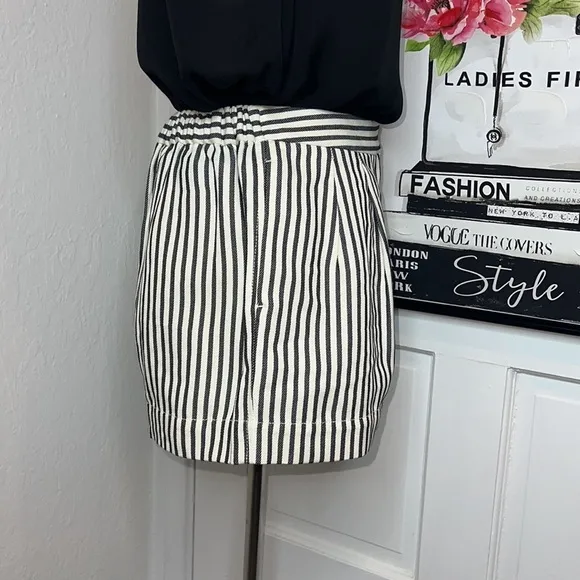 3.1 Phillip Lim Ivory &amp; Black Striped Linen Blend Shorts Size 2