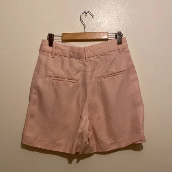 Aritzia Wilfred pink tencel linen shorts. Size 4 . Very good condition