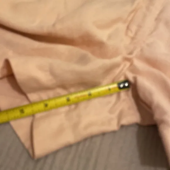 Aritzia Wilfred pink tencel linen shorts. Size 4 . Very good condition