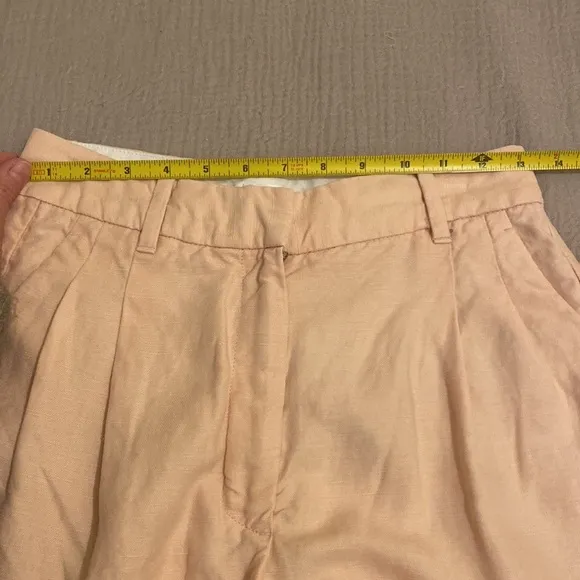 Aritzia Wilfred pink tencel linen shorts. Size 4 . Very good condition