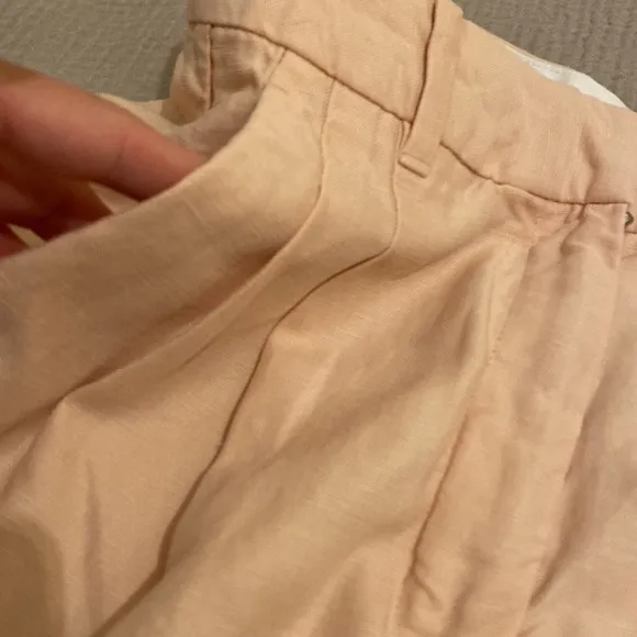 Aritzia Wilfred pink tencel linen shorts. Size 4 . Very good condition