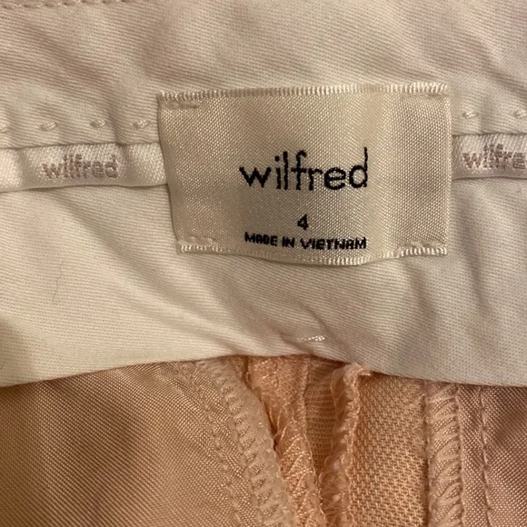 Aritzia Wilfred pink tencel linen shorts. Size 4 . Very good condition