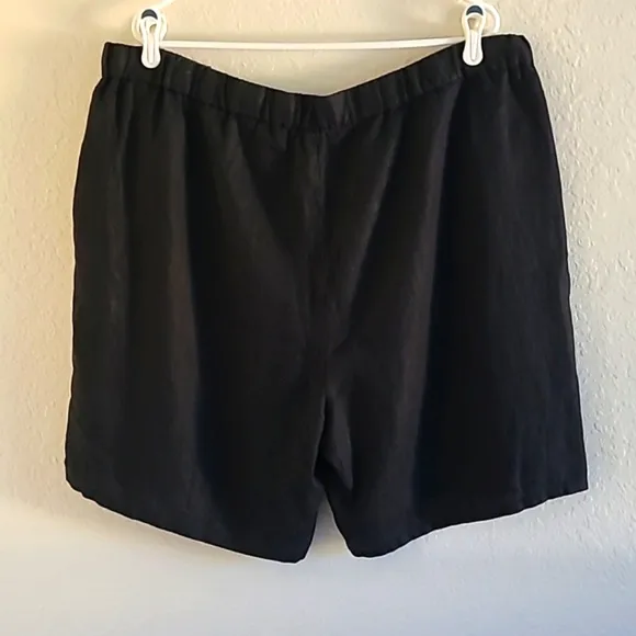 Eileen Fisher Linen Shorts. Black SZ 1X. Pull On. 8inch inseam. Drawstring.