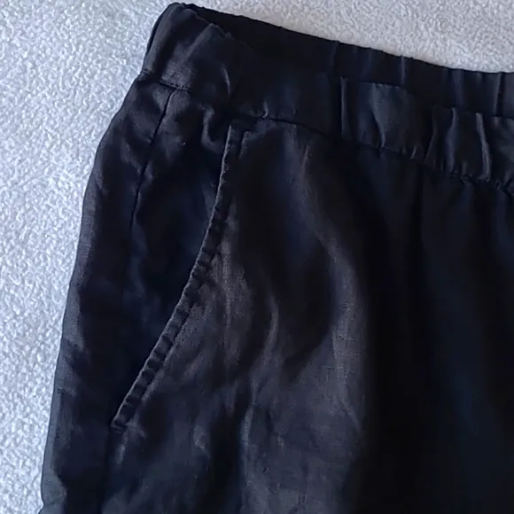 Eileen Fisher Linen Shorts. Black SZ 1X. Pull On. 8inch inseam. Drawstring.