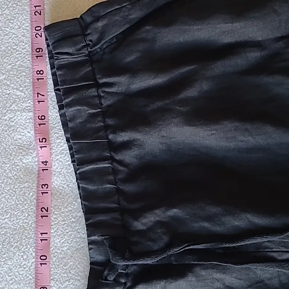Eileen Fisher Linen Shorts. Black SZ 1X. Pull On. 8inch inseam. Drawstring.