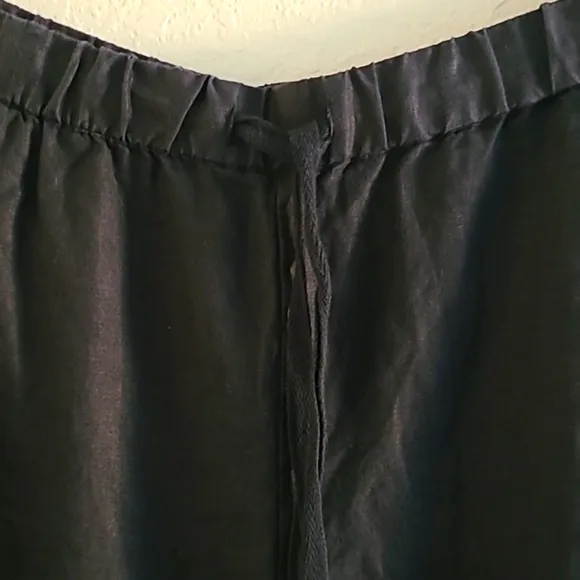 Eileen Fisher Linen Shorts. Black SZ 1X. Pull On. 8inch inseam. Drawstring.
