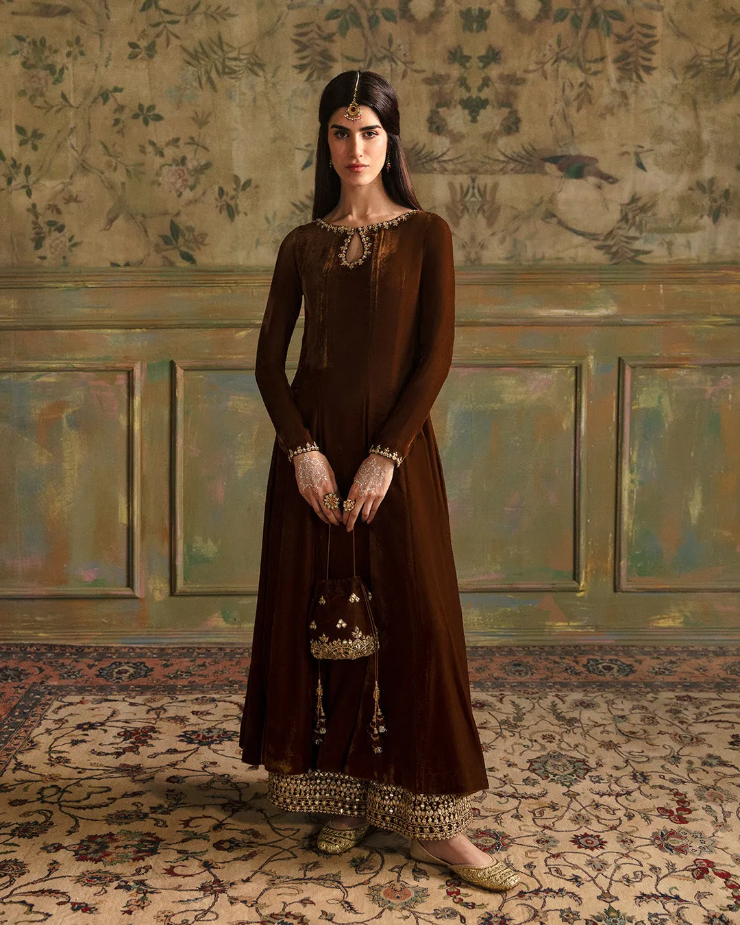 Faiza Saqlain | Manaar - Velvet Collection '23 | RITAAN