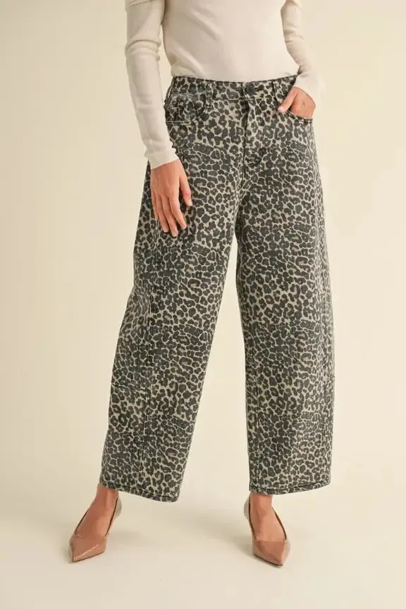LEOPARD PRINT BARREL PANTS