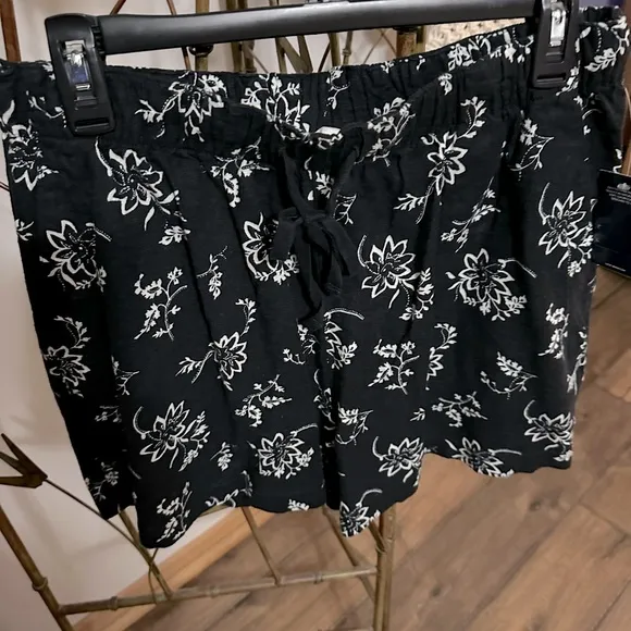 Lucky Brand Linen Blend shorts/top matching set.  NWT Size M.