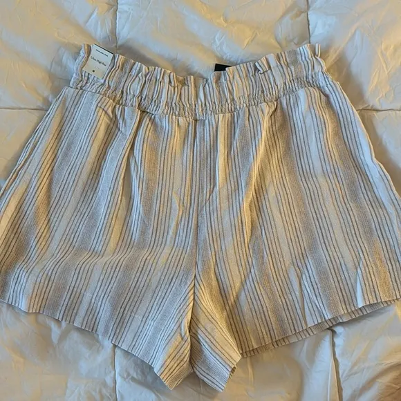 NWT Abercrombie striped pull on shorts