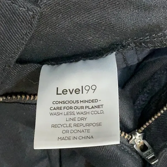 NWT Level 99 black short size 2 24 4 26 luxury boutique brand linen tencel blend