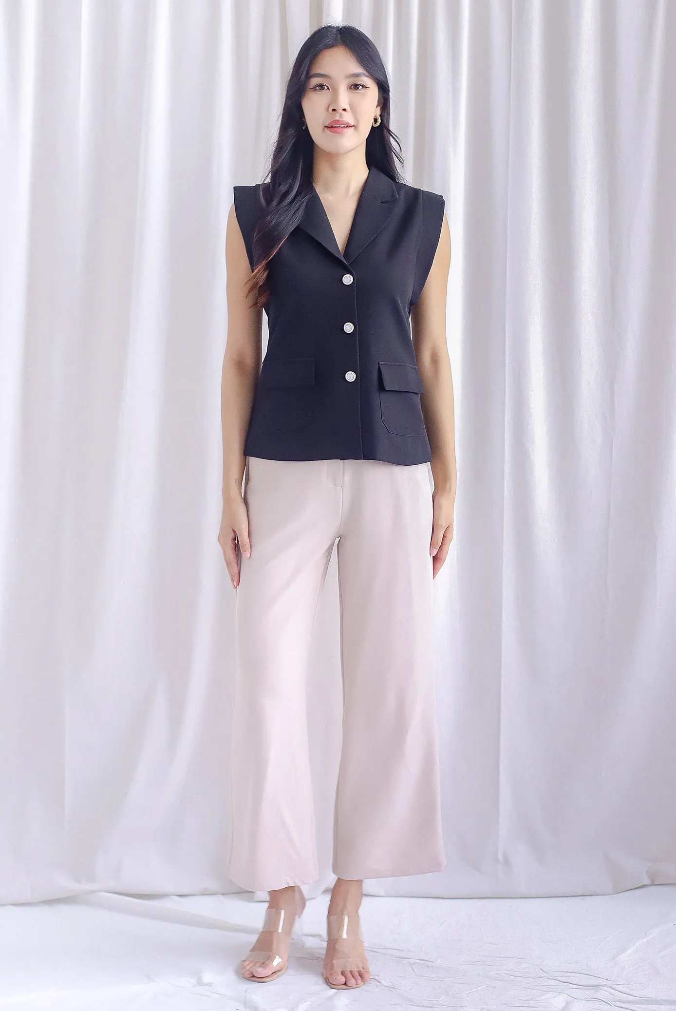 Oakleigh Buttons Lapel Vest Top In Black