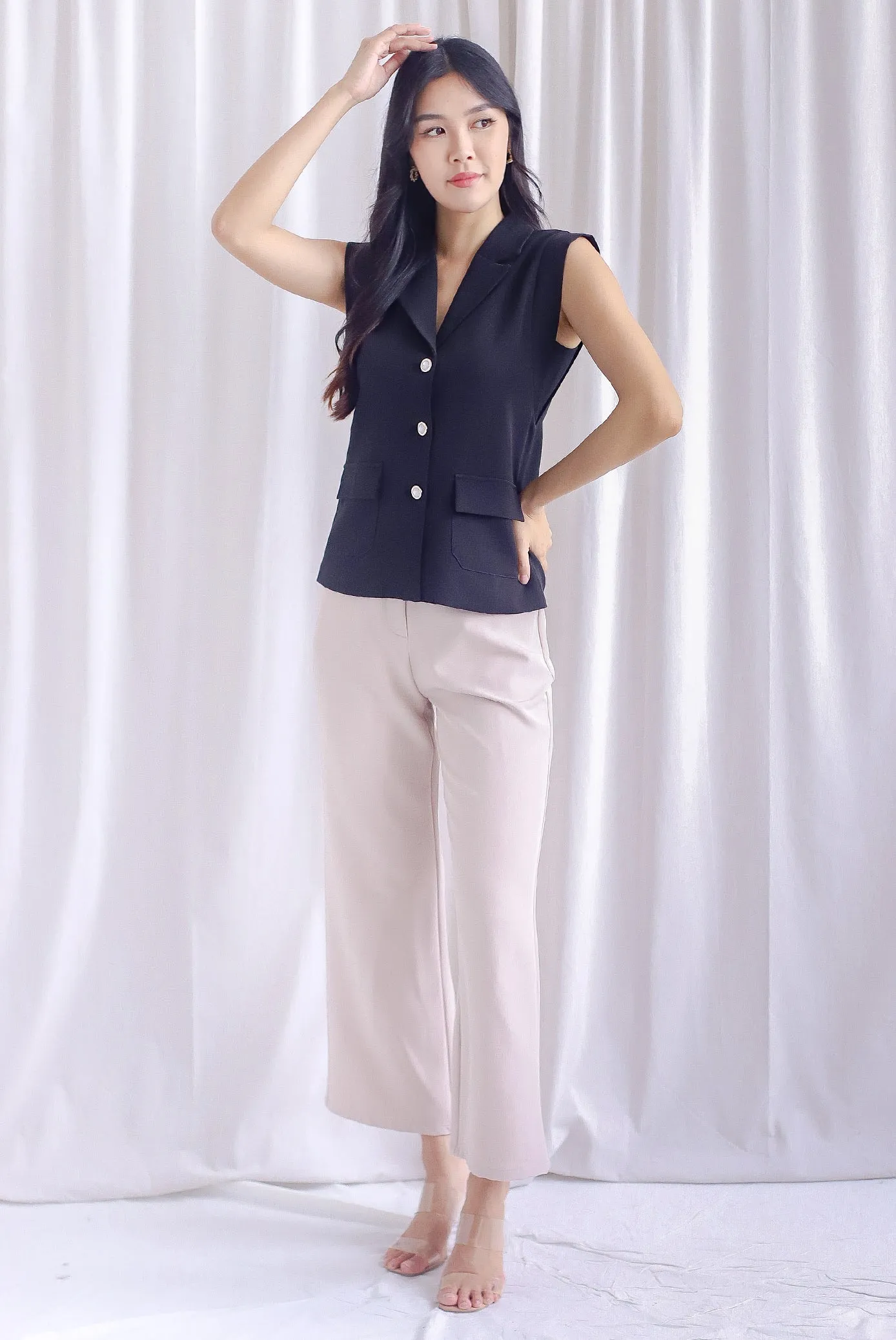 Oakleigh Buttons Lapel Vest Top In Black