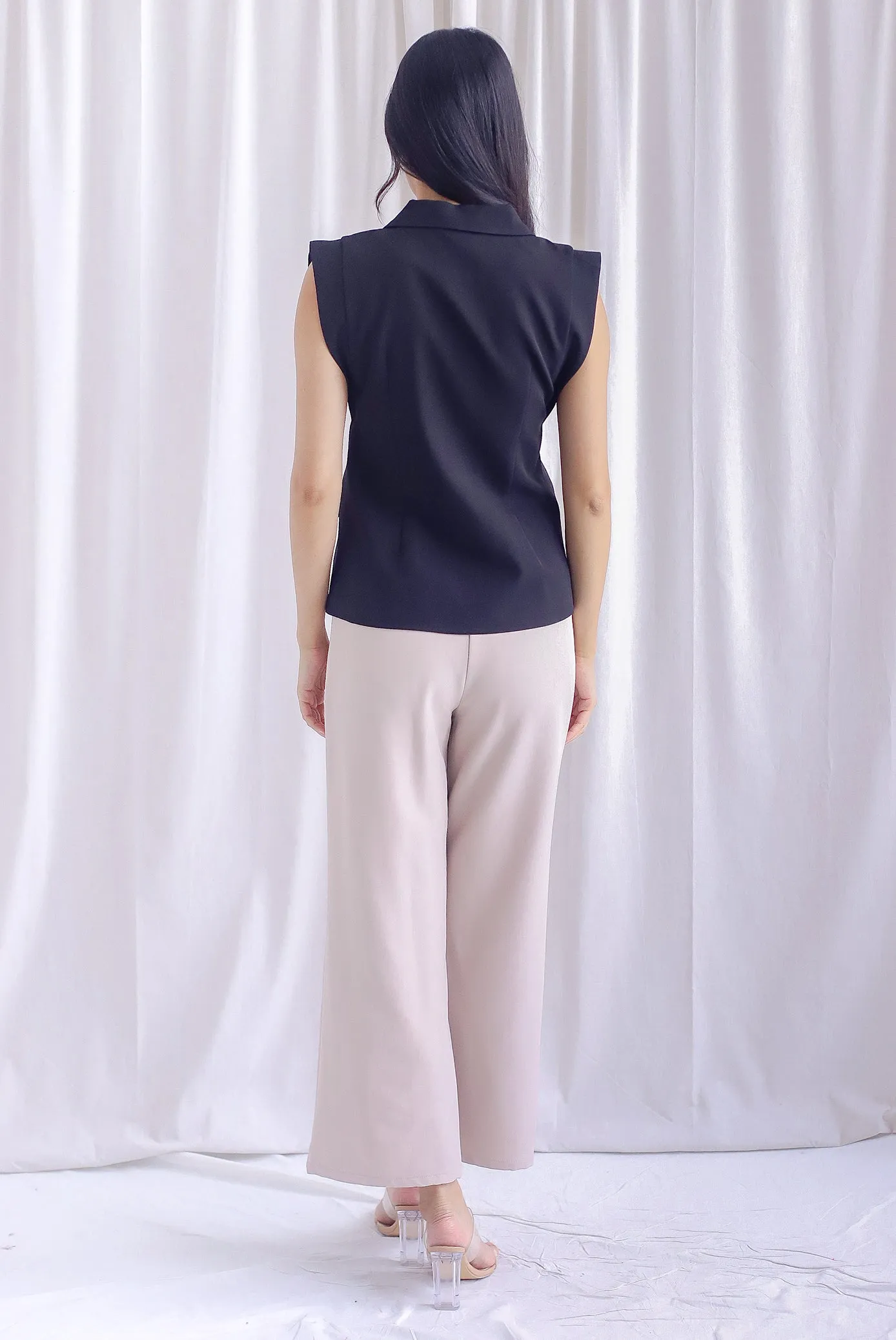 Oakleigh Buttons Lapel Vest Top In Black