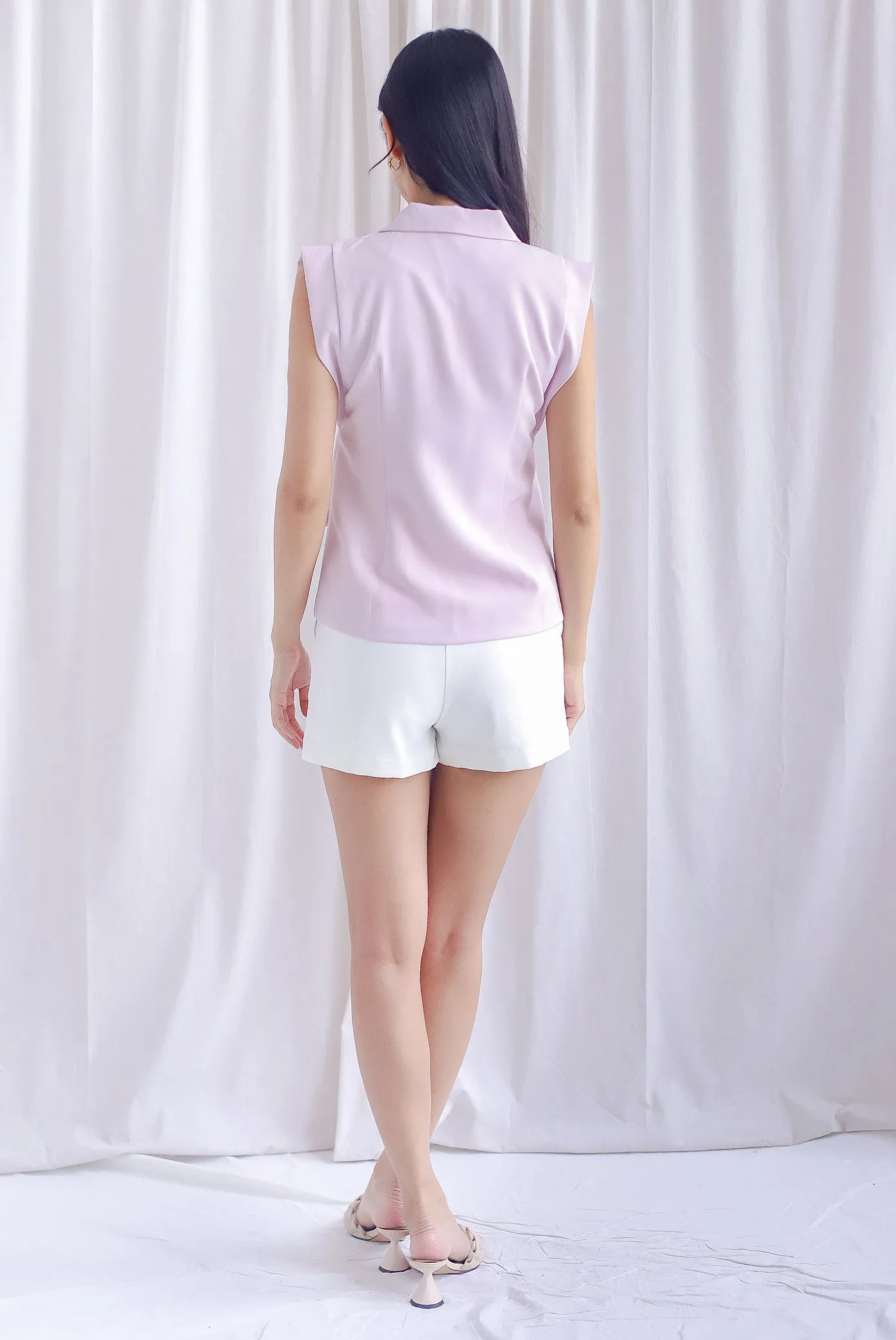 Oakleigh Buttons Lapel Vest Top In Pink
