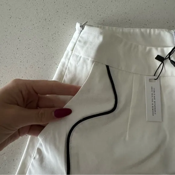 Yllw the Lable White Linen Short with Black accent