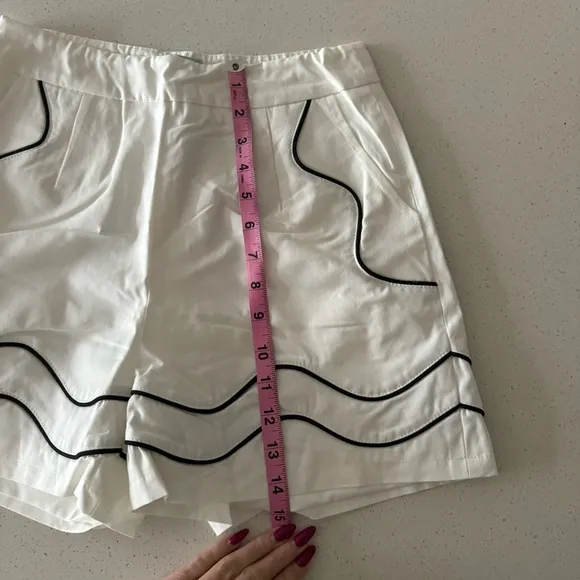 Yllw the Lable White Linen Short with Black accent