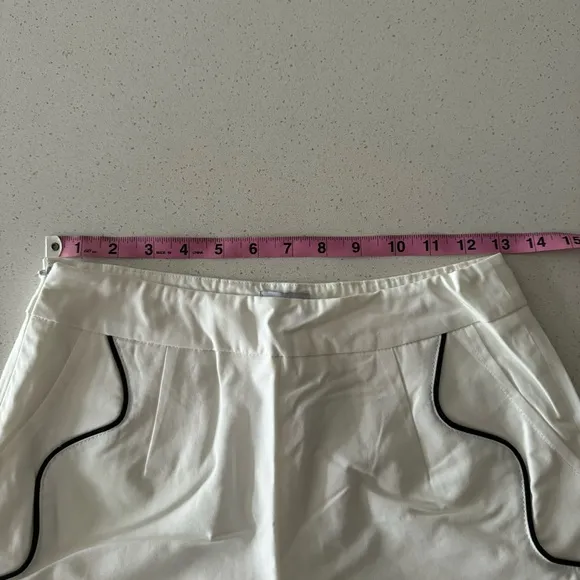 Yllw the Lable White Linen Short with Black accent